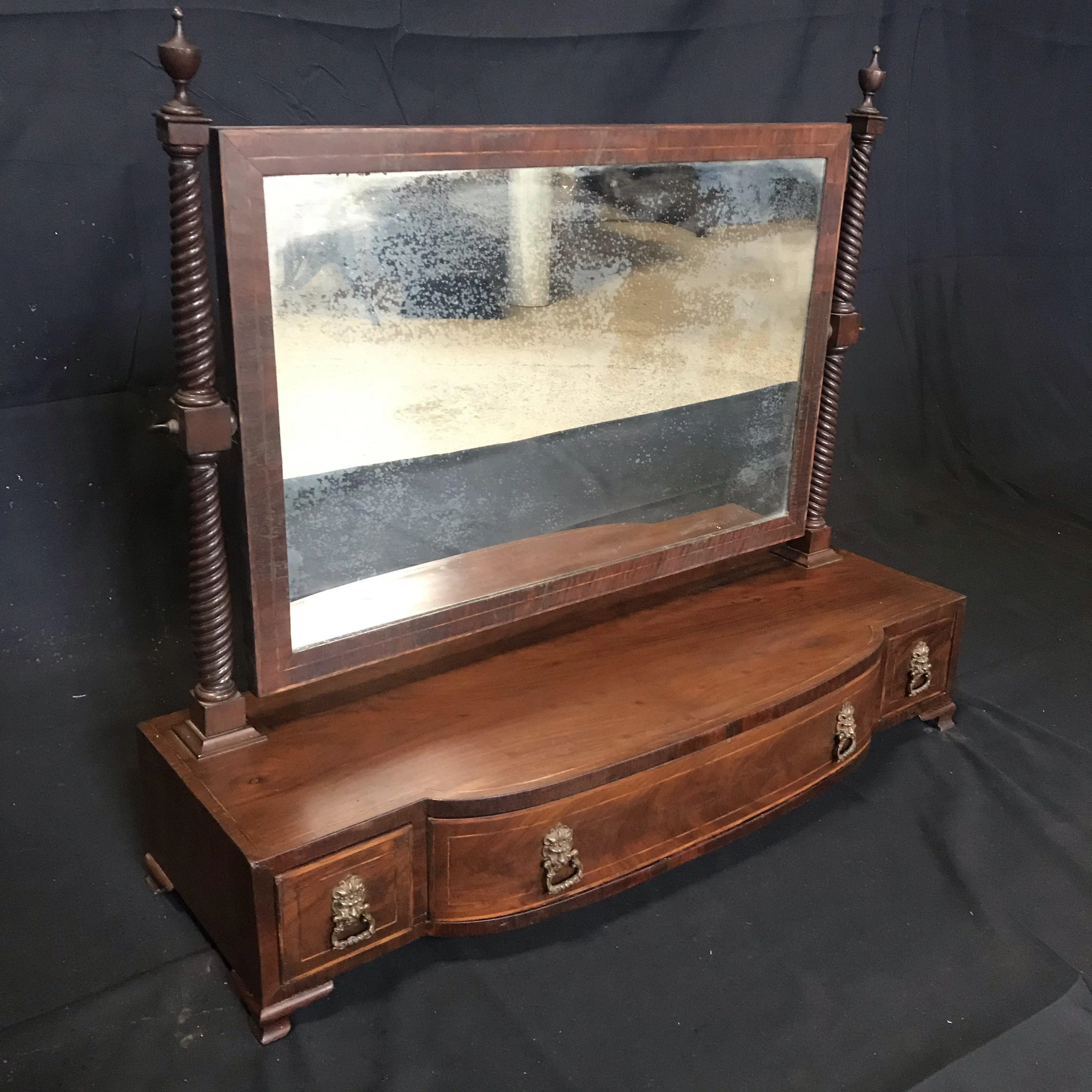 Georgian Regency Mahogany Dressing Table Swing Mirror Toilet with Lions Head Pulls