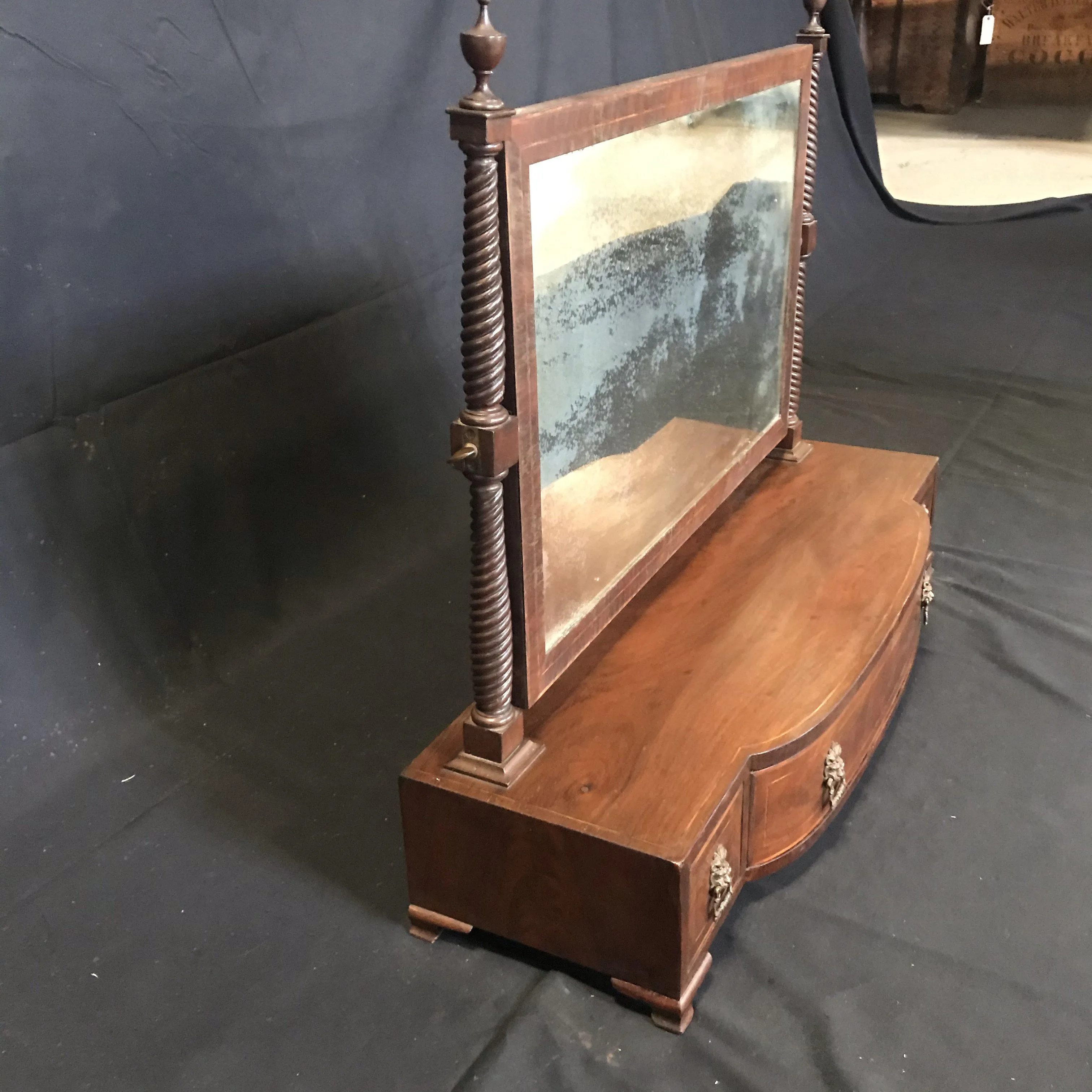 Georgian Regency Mahogany Dressing Table Swing Mirror Toilet with Lions Head Pulls