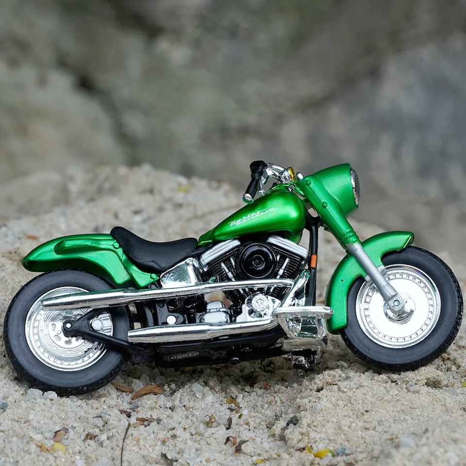 Harley Davidson 2000 FLSTF Street Stalker Fatboy 1:18 Scale Diecast Bike Model (Green)