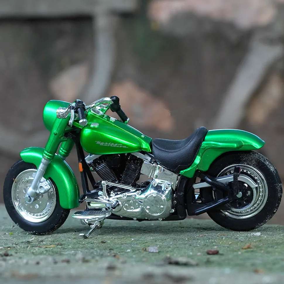 Harley Davidson 2000 FLSTF Street Stalker Fatboy 1:18 Scale Diecast Bike Model (Green)