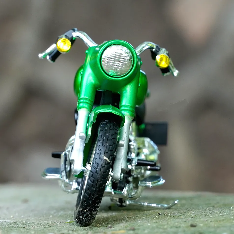 Harley Davidson 2000 FLSTF Street Stalker Fatboy 1:18 Scale Diecast Bike Model (Green)