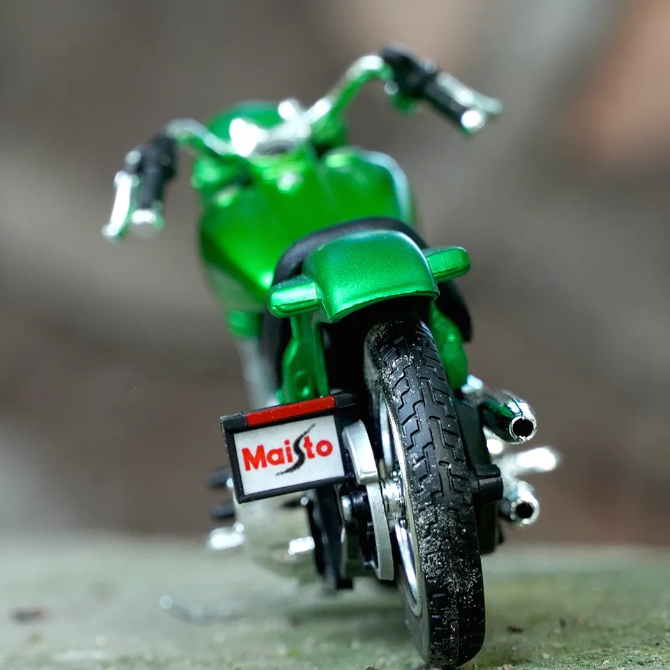 Harley Davidson 2000 FLSTF Street Stalker Fatboy 1:18 Scale Diecast Bike Model (Green)